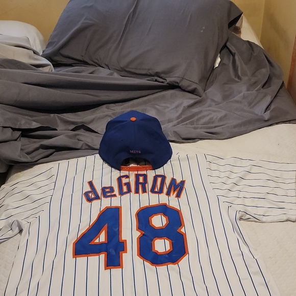 Baseball jersey its large I can't seem to change the size. - Picture 7 of 8